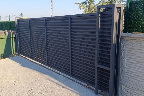 Çatalca Yana Kayar ve Tek Kanat Panjur Kapı Uygulaması 1